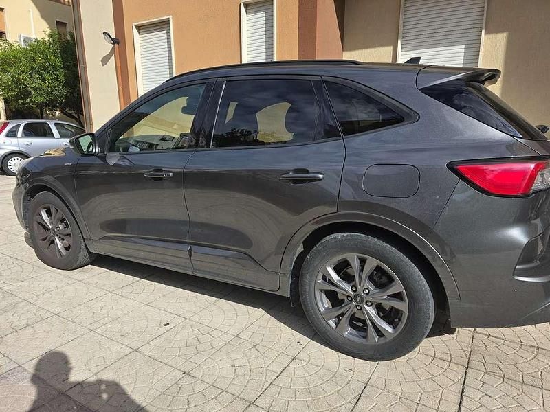 Usata Ford Kuga ST-Line X 163 CV (119 kW) 2022 Grigio SUV