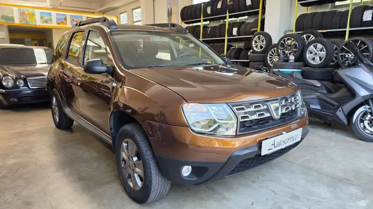 Usata Dacia Duster Ambiance 105 CV (77 kW) 2015 Marrone SUV