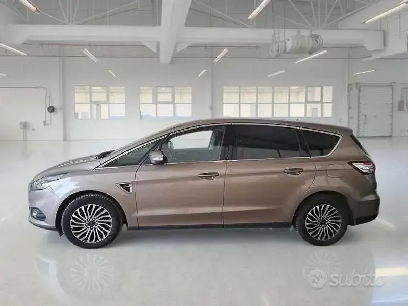 Begagnad Ford S-MAX Titanium 150 HK (110 kW) 2019 Svart Minibuss