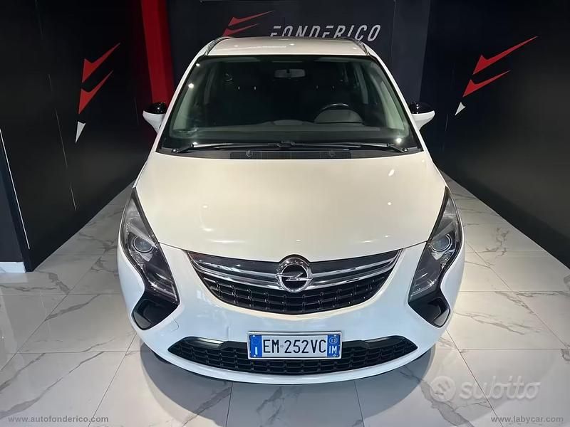 Usata Opel Zafira Tourer 2012 Bianco Monovolume