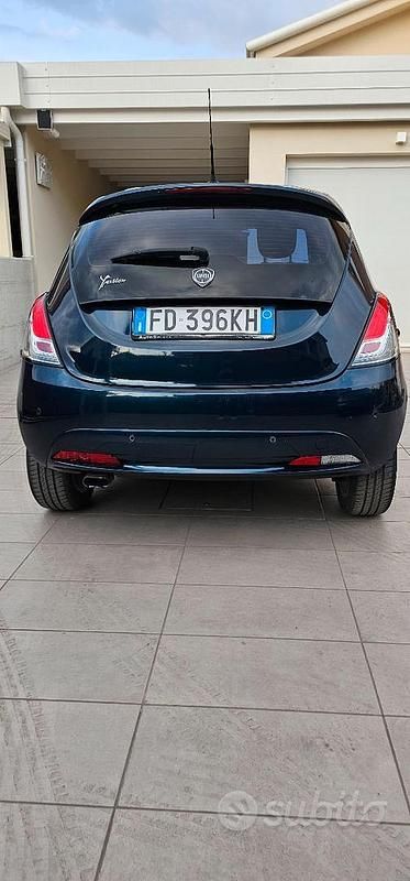 Usata Lancia Ypsilon Gold 69 CV (50 kW) 2016 Blu Utilitaria