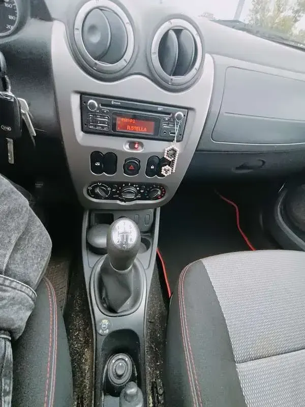 Usata Dacia Duster Lauréate 105 CV (77 kW) 2013 Bianco SUV