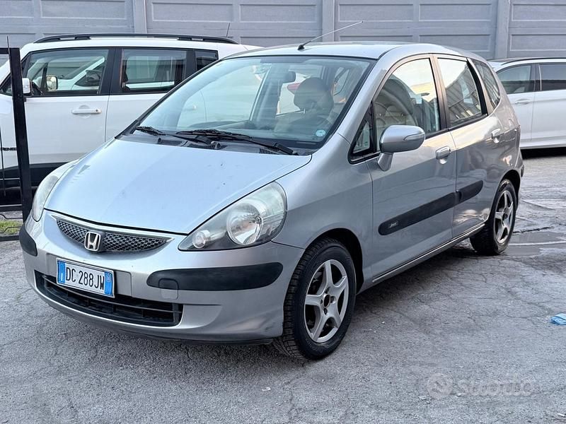 Usata Honda Jazz 83 CV (61 kW) 2006 Grigio Utilitaria