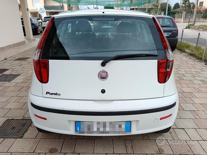 Usata Fiat Punto Active 60 CV (44 kW) 2009 Bianco Utilitaria