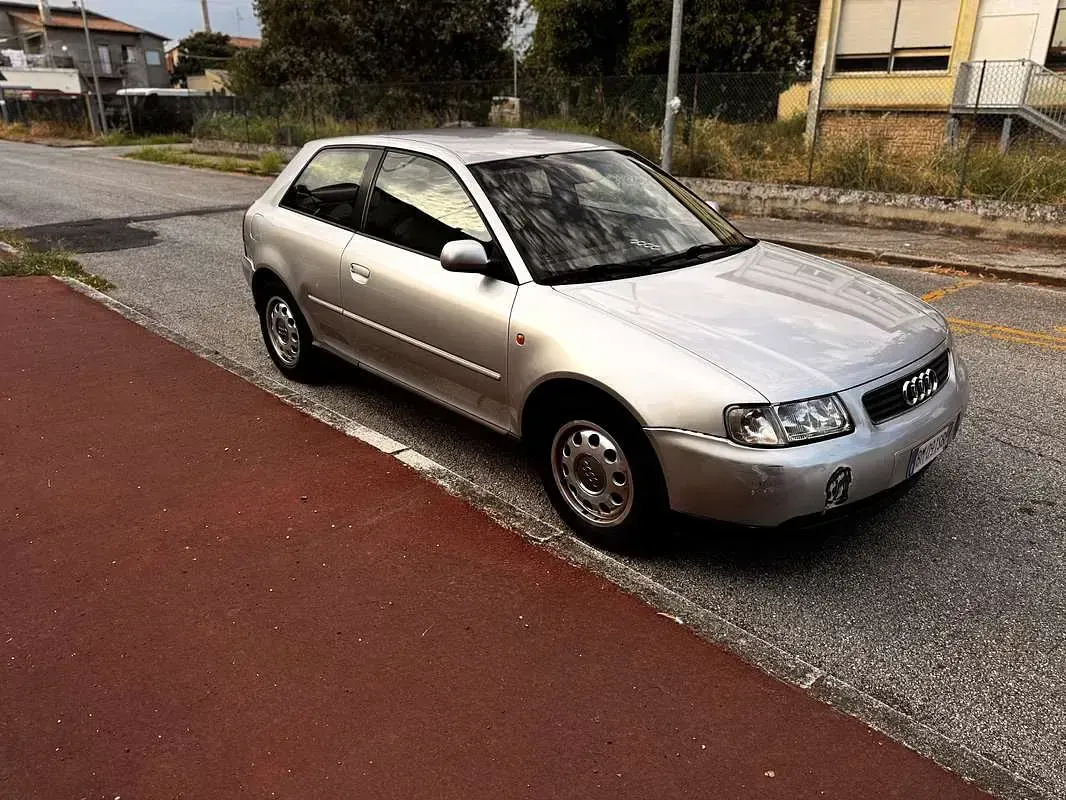 Usata Audi A3 Attraction 101 CV (74 kW) 2001 Utilitaria