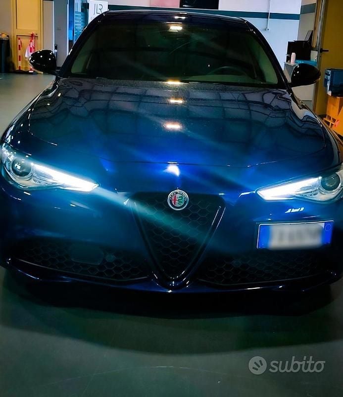 Usata Alfa Romeo Giulia Executive 160 CV (117 kW) 2019 Blu Berlina