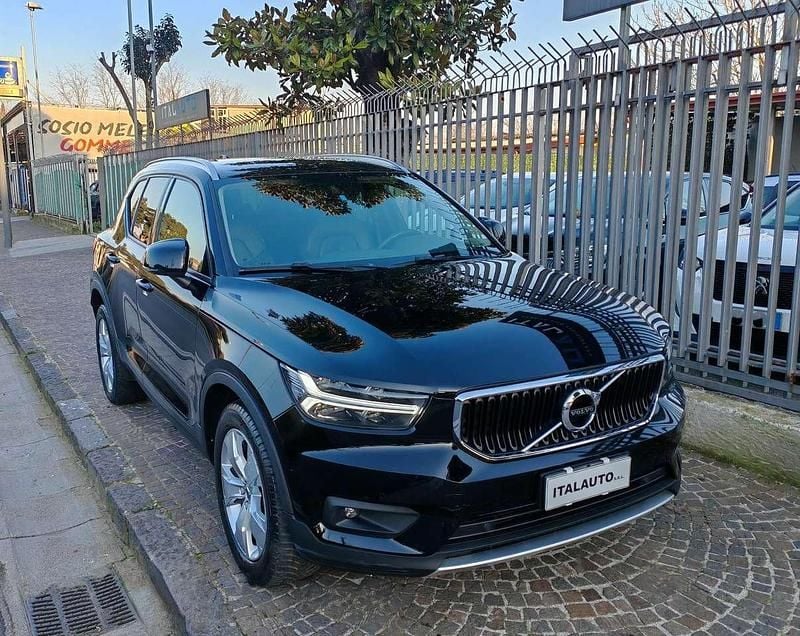 Usata Volvo XC40 Momentum 163 CV (119 kW) 2021 Nero SUV