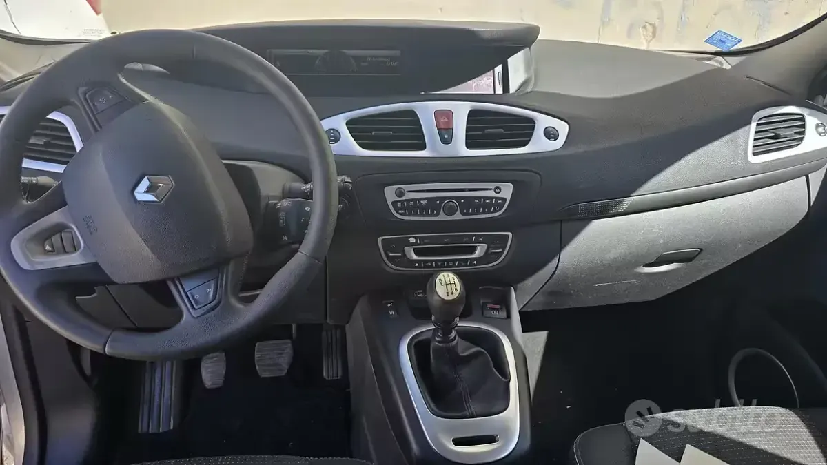 Usata Renault Scénic 130 CV (95 kW) 2011 Grigio Monovolume
