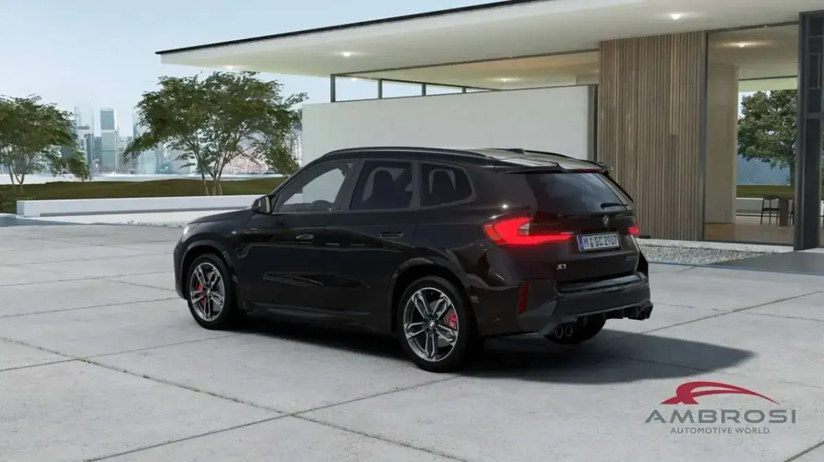 Nuova BMW X1 M Sport 300 CV (220 kW) 2026 Black sapphire metallizzato SUV