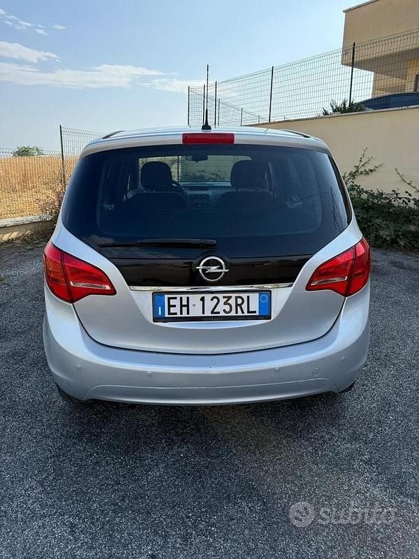 Usata Opel Meriva 120 CV (88 kW) 2012 Grigio Monovolume