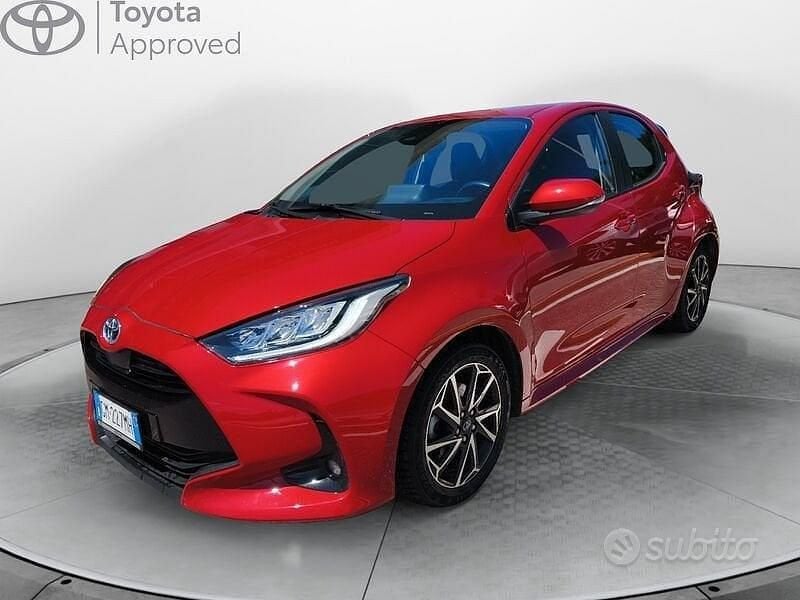 Usata Toyota Yaris Hybrid Trend 92 CV (67 kW) 2023 Rosso Berlina