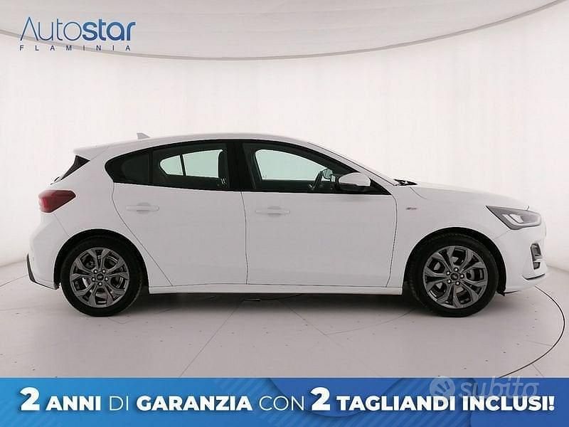 Begagnad Ford Focus ST-Line 125 HK (91 kW) 2023 Vit Sedan
