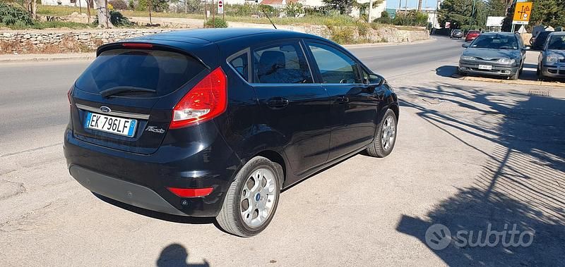 Usata Ford Fiesta Titanium 80 CV (58 kW) 2011 Nero Utilitaria