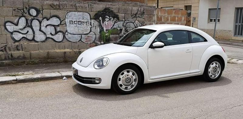Usata VW Beetle Design 105 CV (77 kW) 2013 Bianco Utilitaria