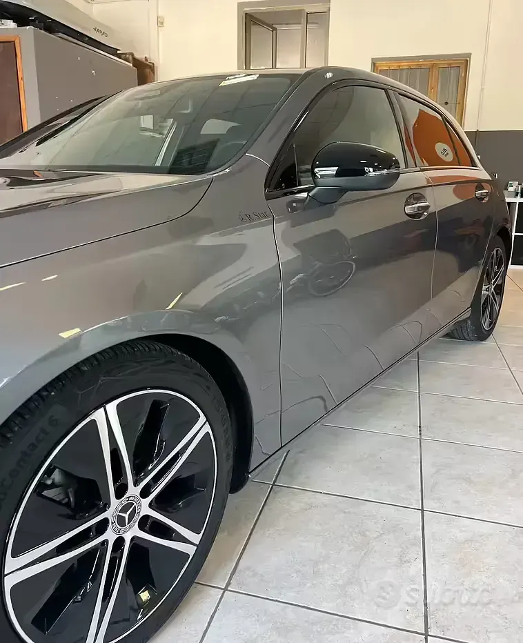 Usata Mercedes A180 AMG Line Premium 116 CV (85 kW) 2023 Grigio Berlina