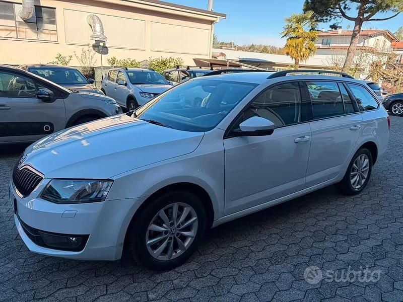 Usata Skoda Octavia G-TEC Ambition 110 CV (80 kW) 2017 Bianco Station wagon
