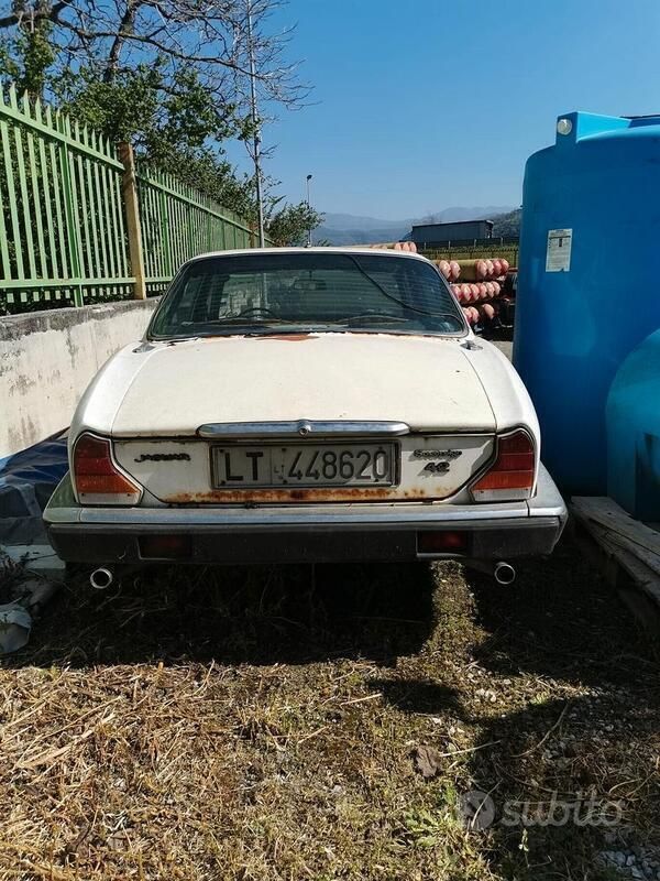 Bianco Usata 1985 Jaguar XJ6 Tre volumi | 200 € - Immagine 1/4