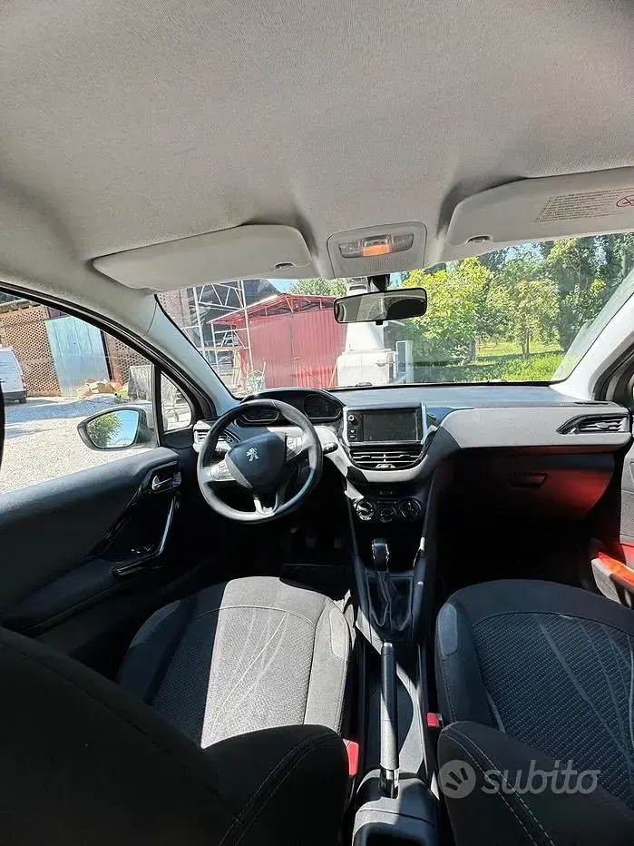 Usata Peugeot 208 Active 68 CV (50 kW) 2012 Oro Utilitaria