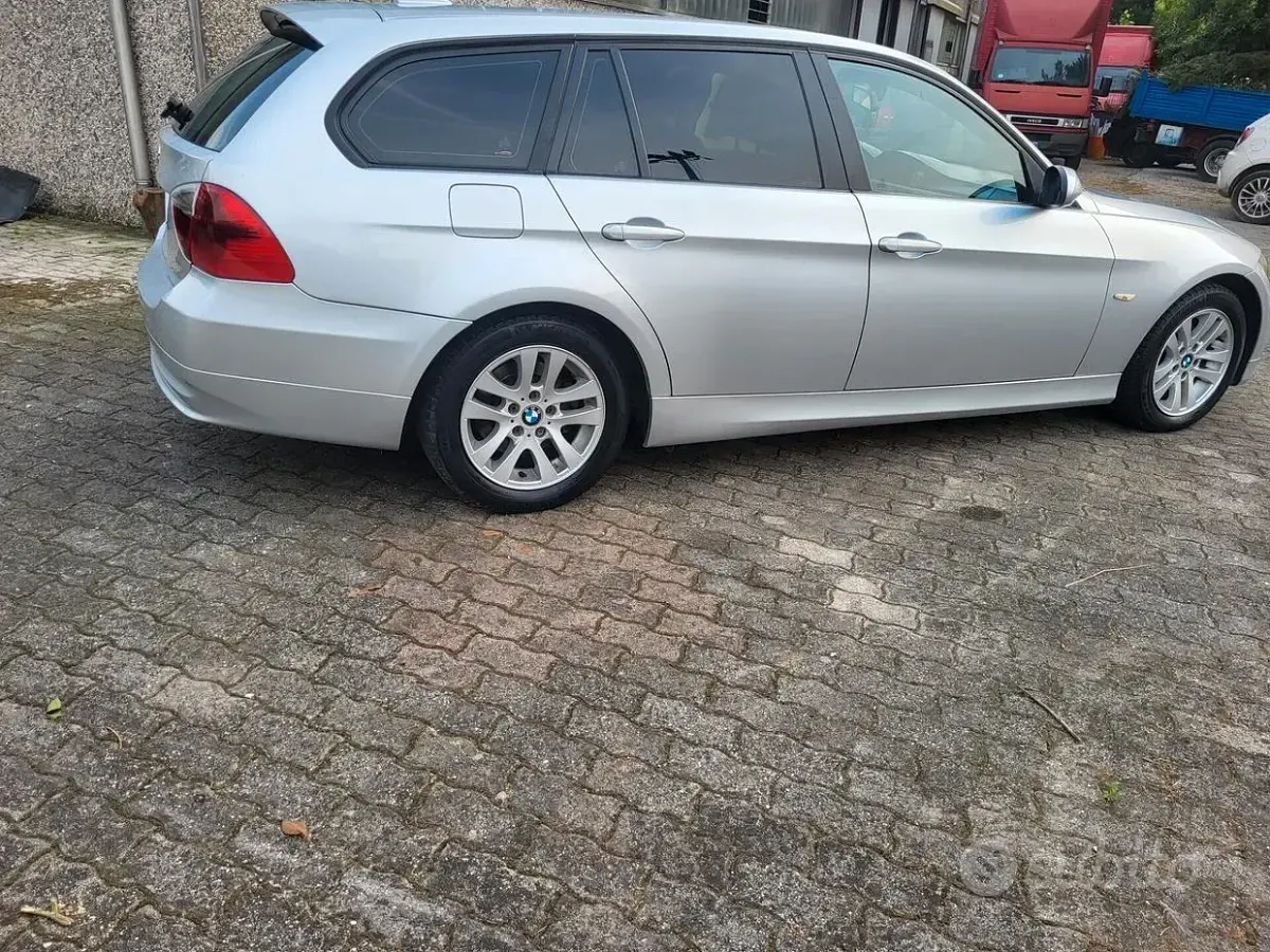 Usado BMW 320 177 CV (130 kW) 2008 Gris Berlina