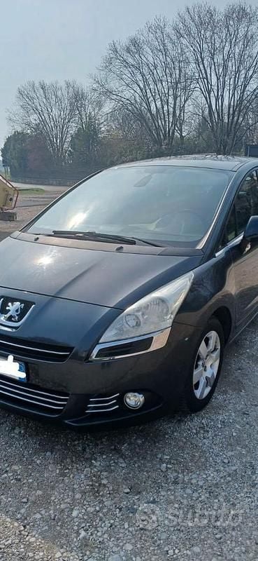 Usata Peugeot 5008 112 CV (82 kW) 2011 Blu Monovolume