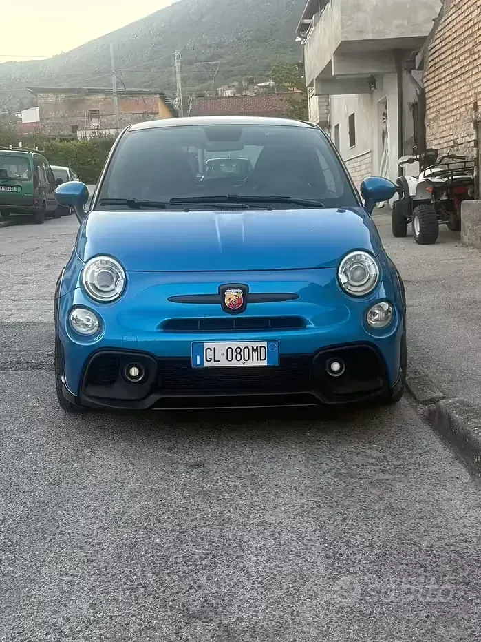 Usata Abarth 500 132 kW (180 CV) 2023 Blu Utilitaria