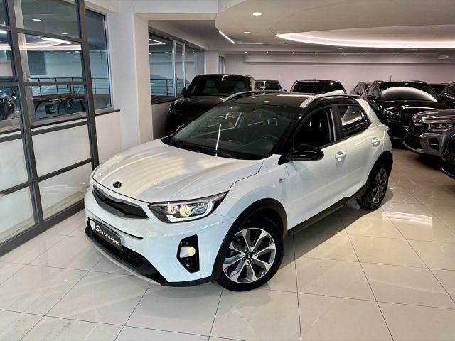 Bianco(met.) Usata 2020 Kia Stonic Style SUV | 15.490 € (Cara) - Immagine 1/4