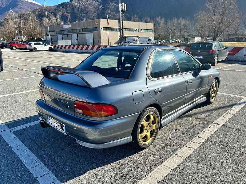 Usata Subaru Impreza 1999 Grigio Berlina