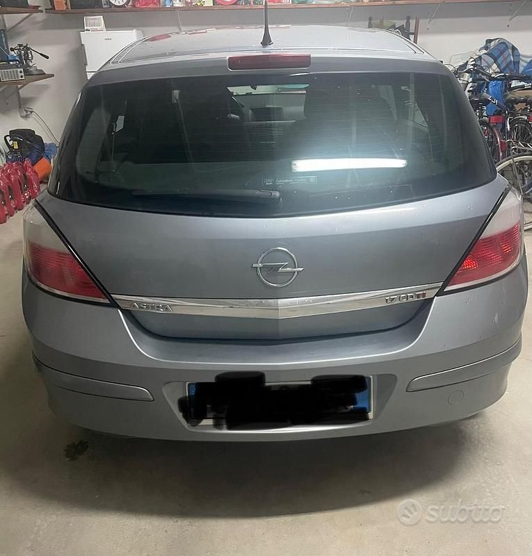 Usata Opel Astra 2004 Grigio Berlina