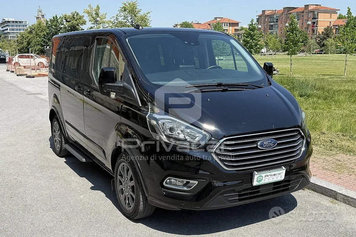 Usata Ford Tourneo Titanium 170 CV (125 kW) 2023 Nero Monovolume