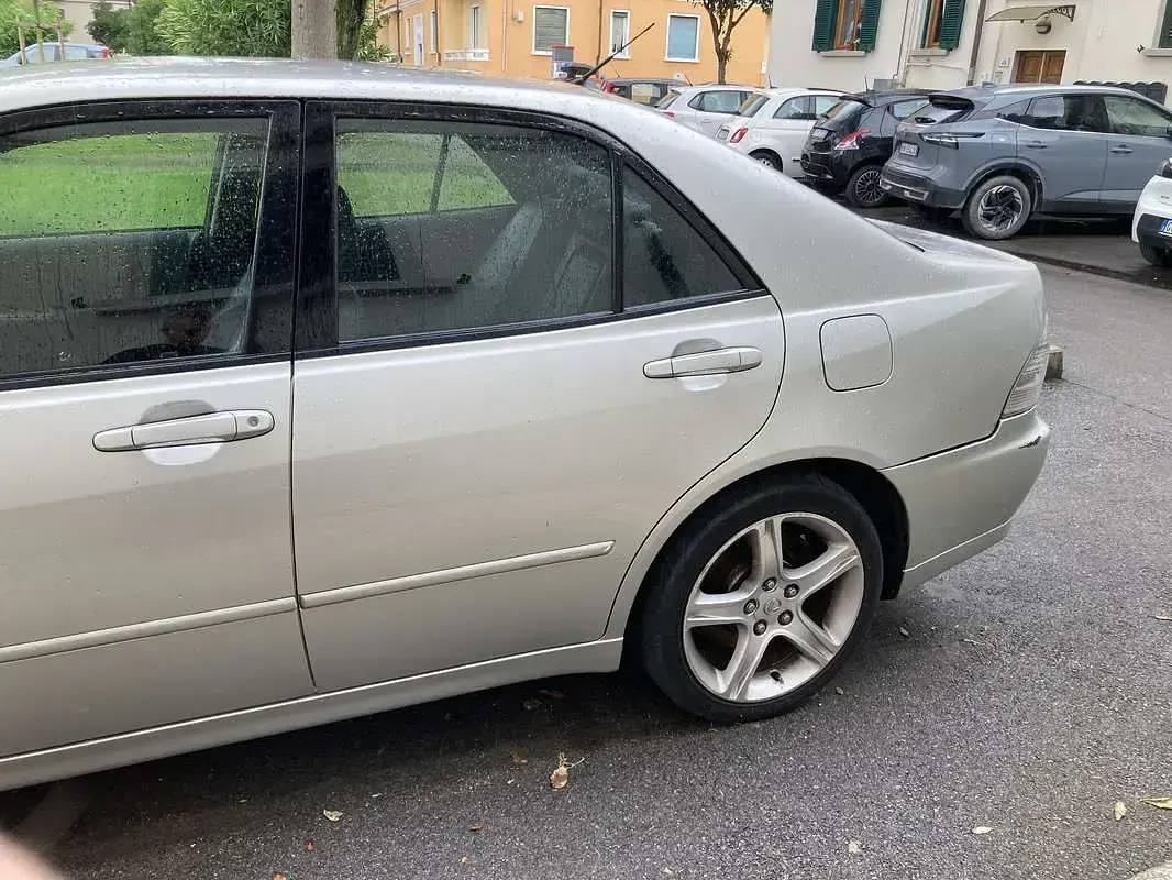 Usata Lexus IS200 155 CV (114 kW) 2002 Berlina