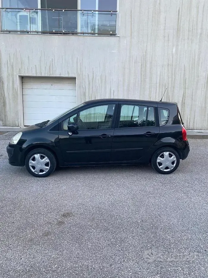 Usata Renault Modus 85 CV (62 kW) 2008 Nero Monovolume