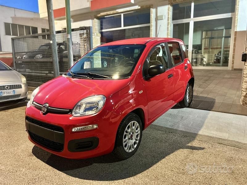 Usata Fiat Panda 69 CV (50 kW) 2018 Rosso Utilitaria