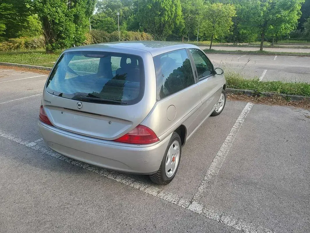 Usata Lancia 2000 60 CV (44 kW) 2001 Argento Berlina