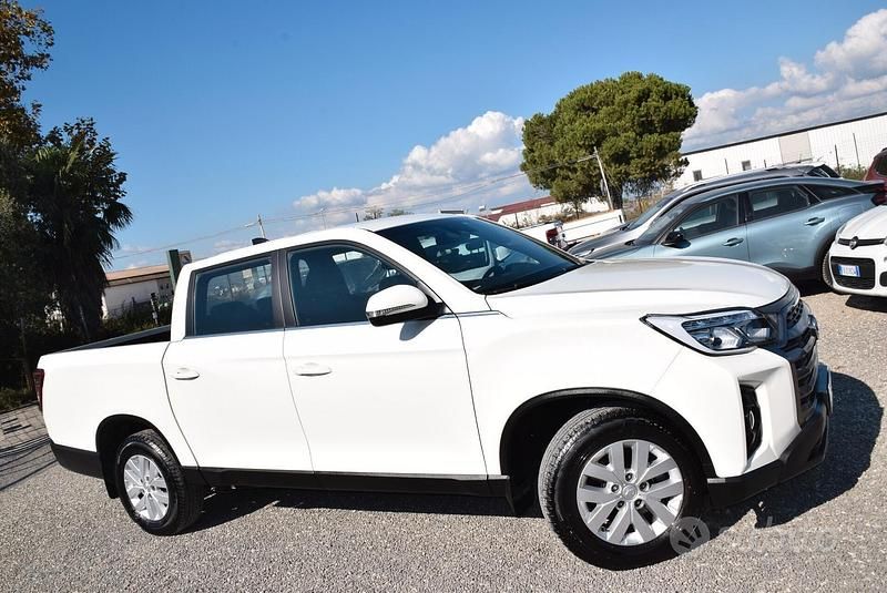 Usata Ssangyong (KGM) Rexton 202 CV (148 kW) 2023 Bianco SUV