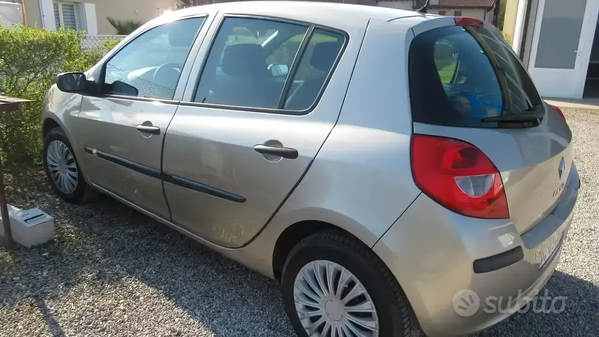 Käytetty Renault Clio II 2006 Sedan
