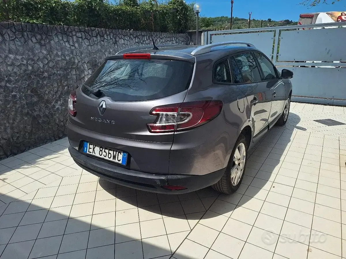Usata Renault Mégane GrandTour 110 CV (80 kW) 2012 Grigio Station wagon