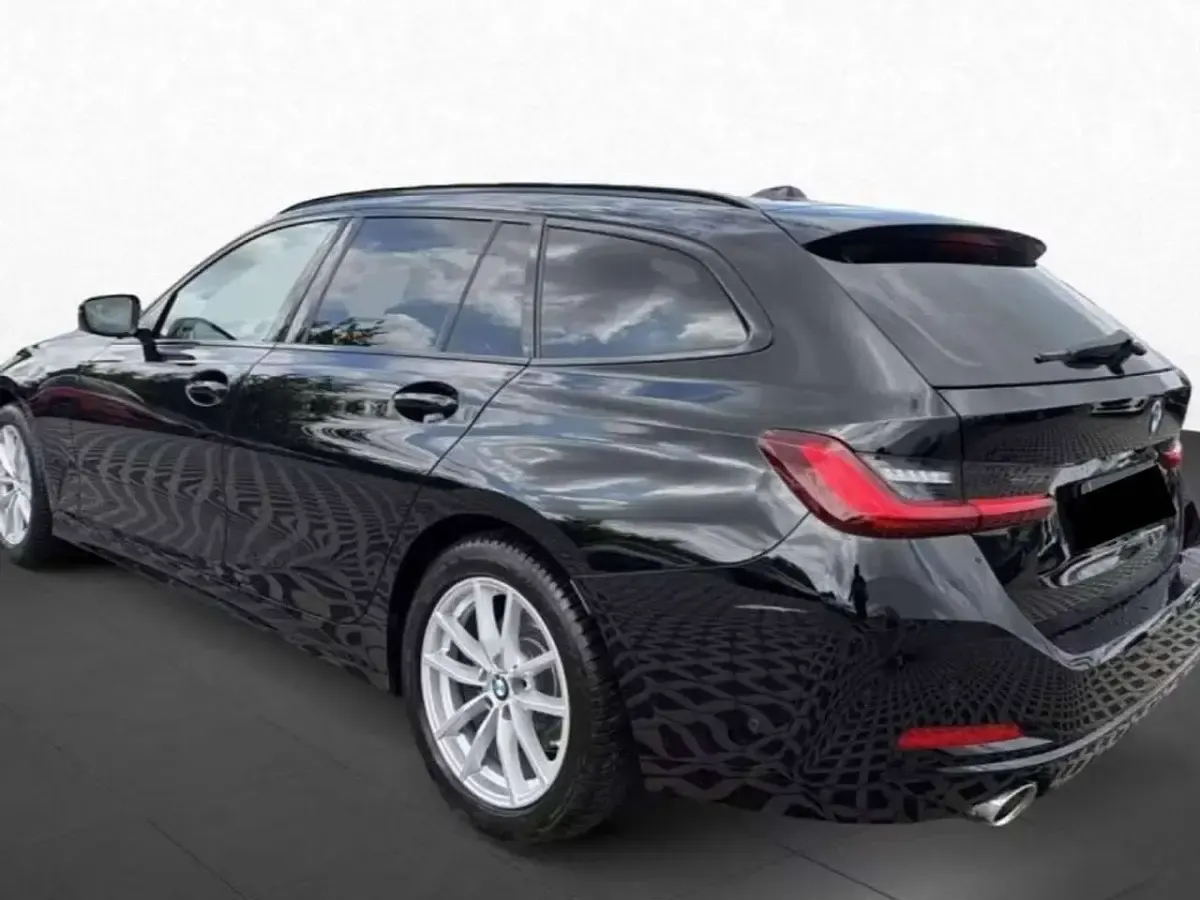 Usata BMW 318 Advantage 156 CV (114 kW) 2025 Nero Station wagon