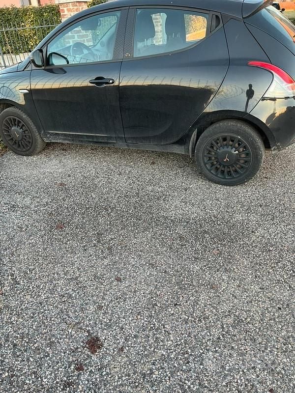 Usata Lancia Ypsilon 60 CV (44 kW) 2019 Nero Utilitaria