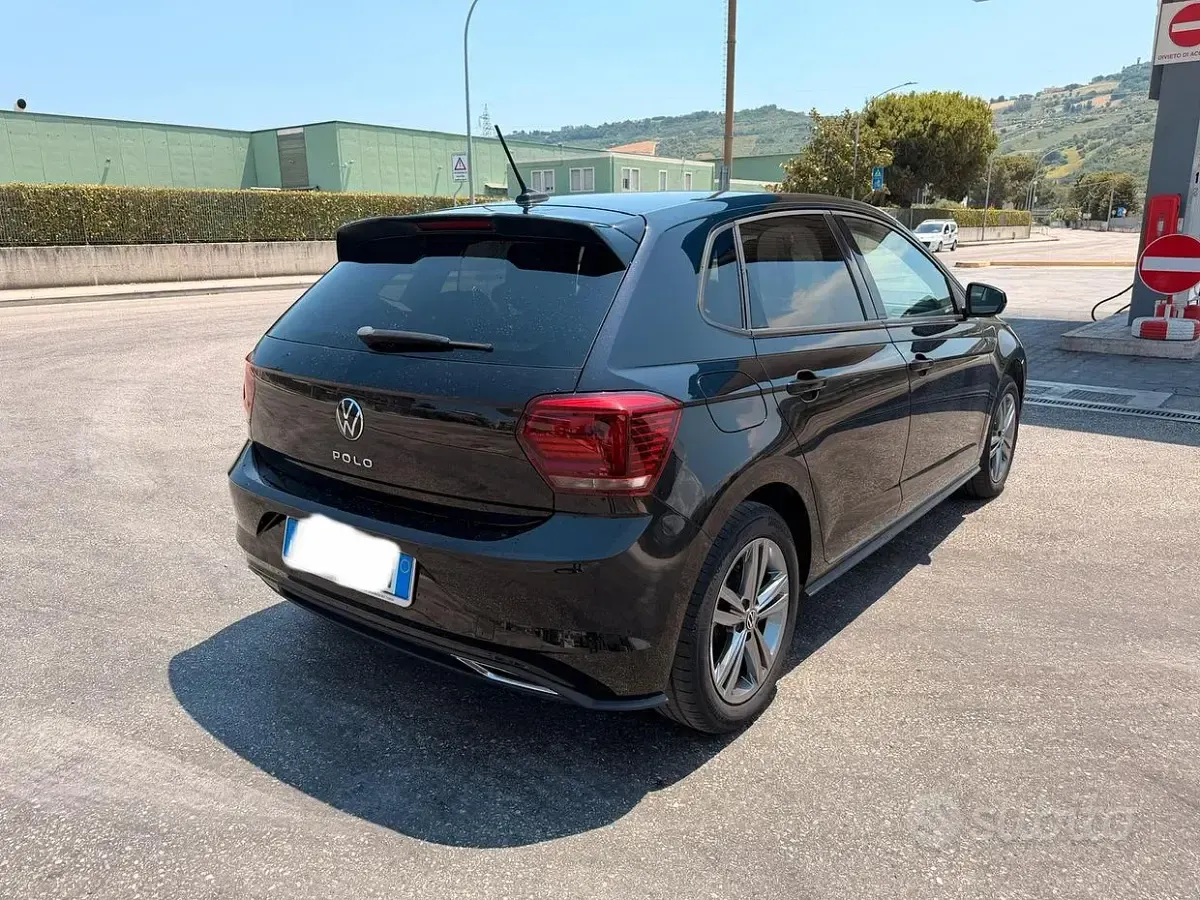 Usata VW Polo R-line 95 CV (69 kW) 2021 Nero Utilitaria