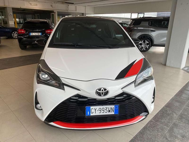 Usata Toyota Yaris 212 CV (155 kW) 2018 Bianco Berlina