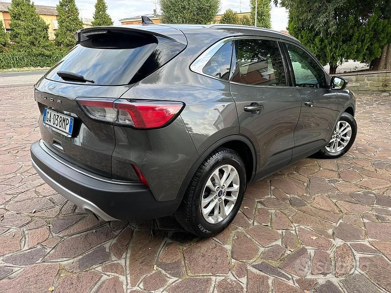 Usata Ford Kuga Titanium 120 CV (88 kW) 2020 Grigio SUV