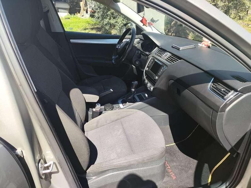 Usata Skoda Octavia Executive 150 CV (110 kW) 2015 Beige Station wagon