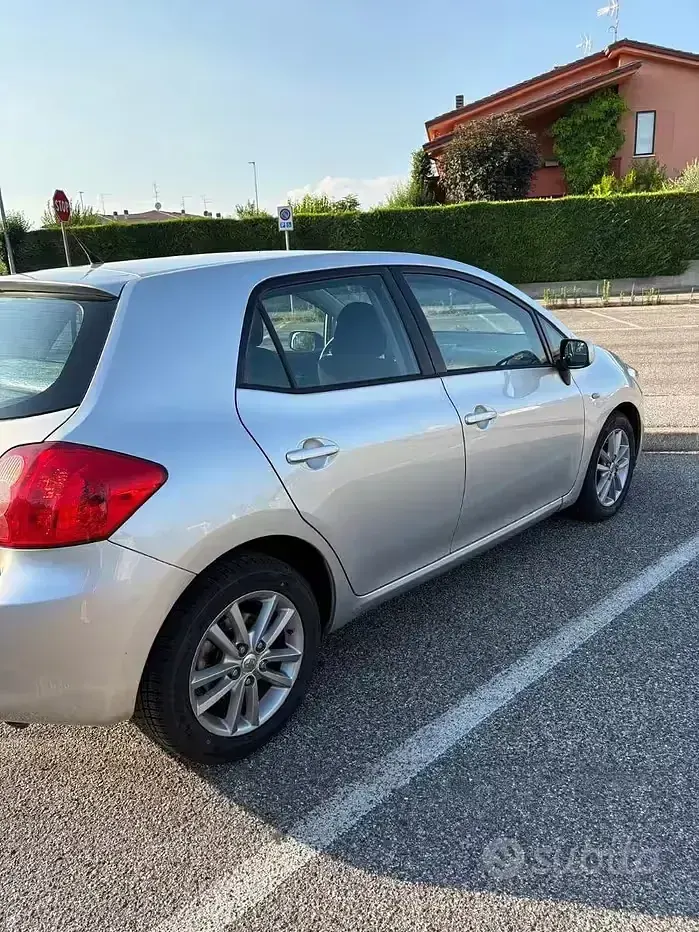 Usata Toyota Auris 90 CV (66 kW) 2008 Grigio Utilitaria
