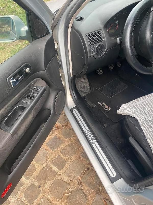 Usata VW Golf IV 2000 Grigio Berlina