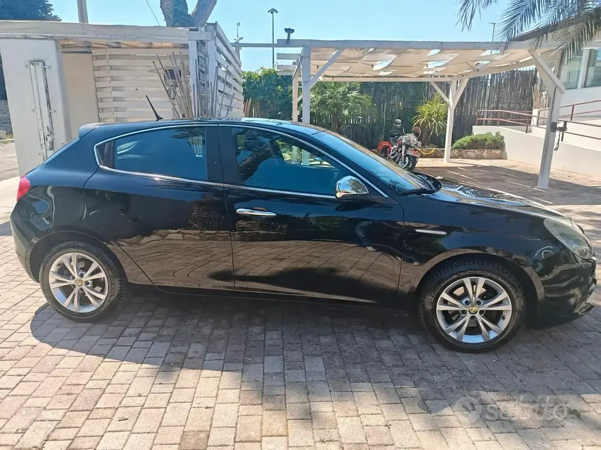 Usata Alfa Romeo Giulietta Exclusive 105 CV (77 kW) 2013 Nero Utilitaria