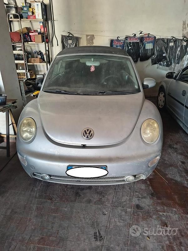 Usata VW New Beetle 101 CV (74 kW) 2004 Grigio Utilitaria