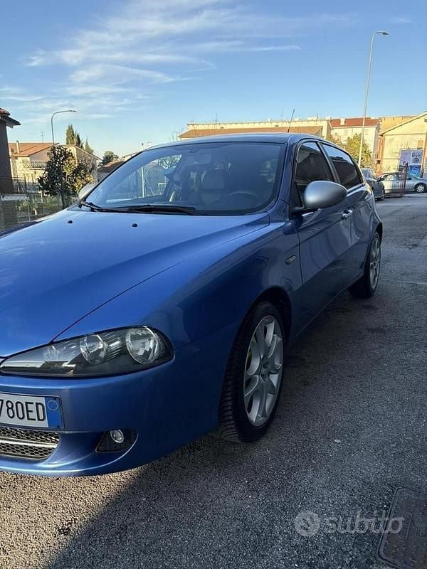 Usata Alfa Romeo 147 150 CV (110 kW) 2007 Blu Utilitaria