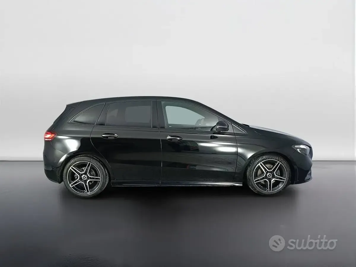 Usata Mercedes B180 AMG 116 CV (85 kW) 2023 Nero Utilitaria