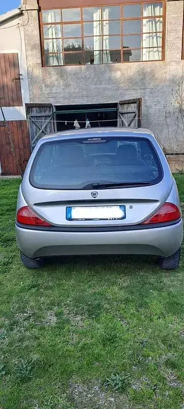 Usata Lancia Ypsilon 60 CV (44 kW) 2000 Argento Utilitaria
