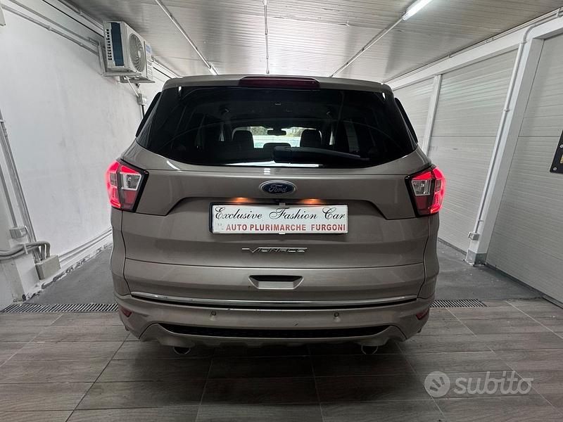 Usata Ford Kuga Vignale 150 CV (110 kW) 2017 Marrone SUV